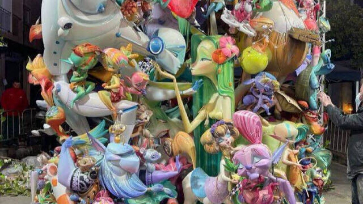 La Falla Gayano Lluch, de Sergio Alcañiz, primer premio de la sección Especial