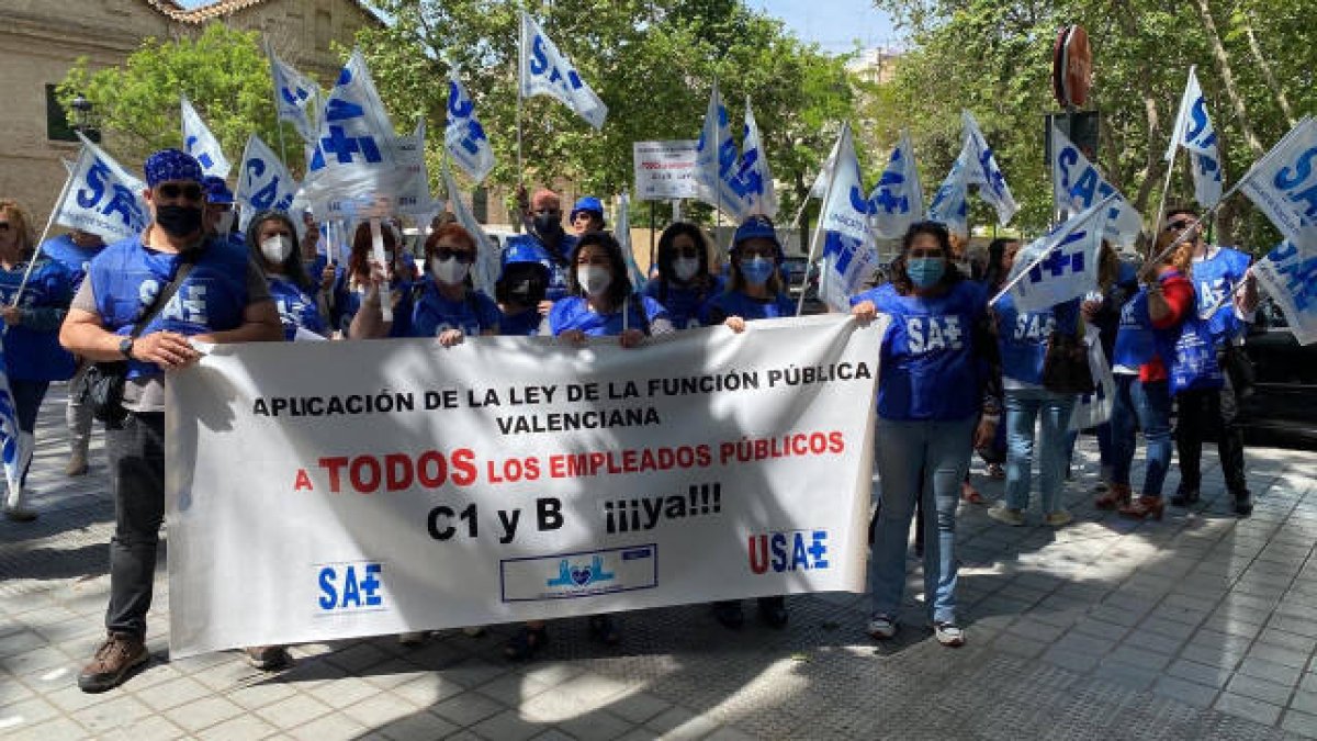Concentración de TCE frente a Conselleria para reivindicar su reconocimiento.