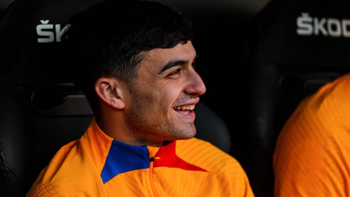 Pedri sonríe tras su buena actuación en Mestalla.