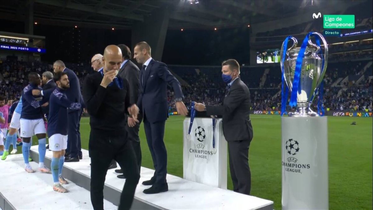 Las grandes palabras del Papa a Guardiola tras besar la medalla de subcampeón