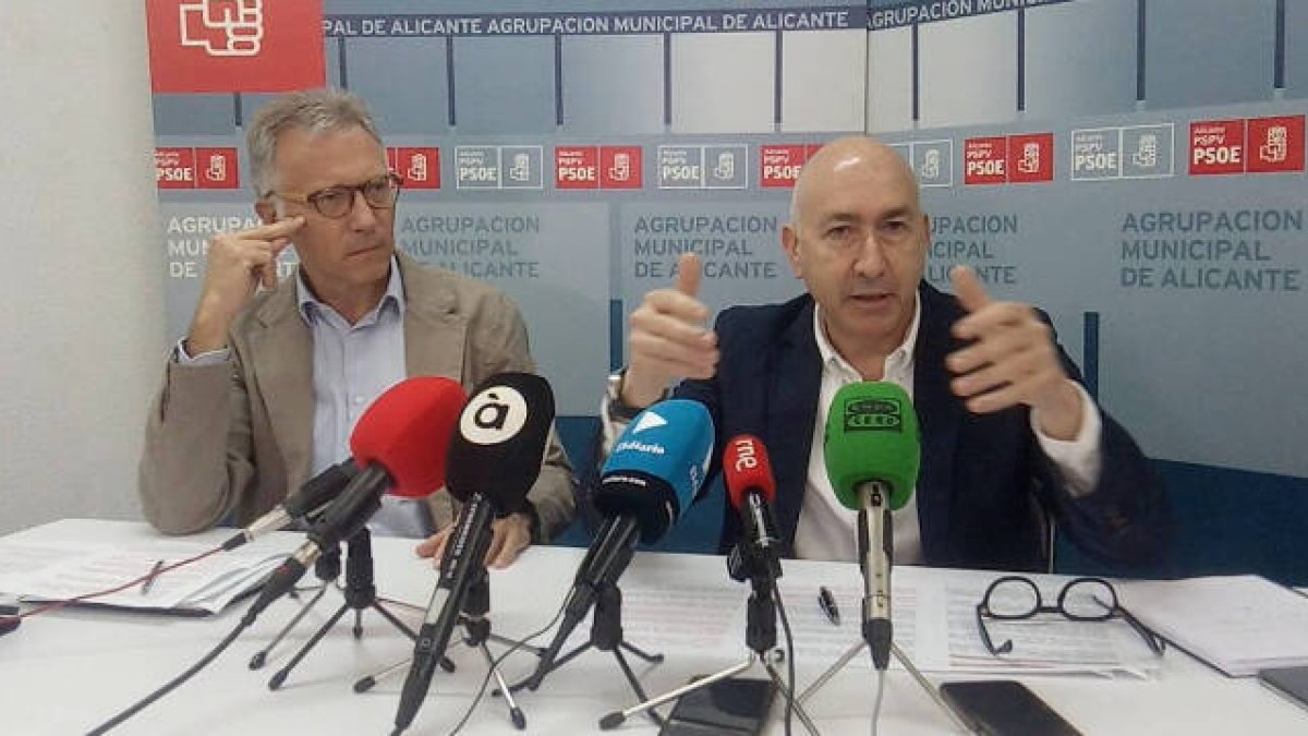 El secretario general del PSPV provincial, Alejandro Soler, y el portavoz de Agricultura, Roger Llanes