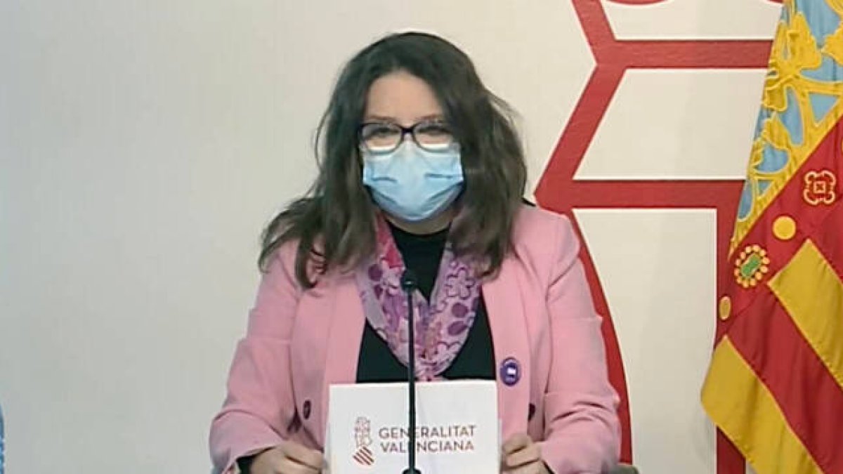 Mónica Oltra en la rueda del pleno del Consell