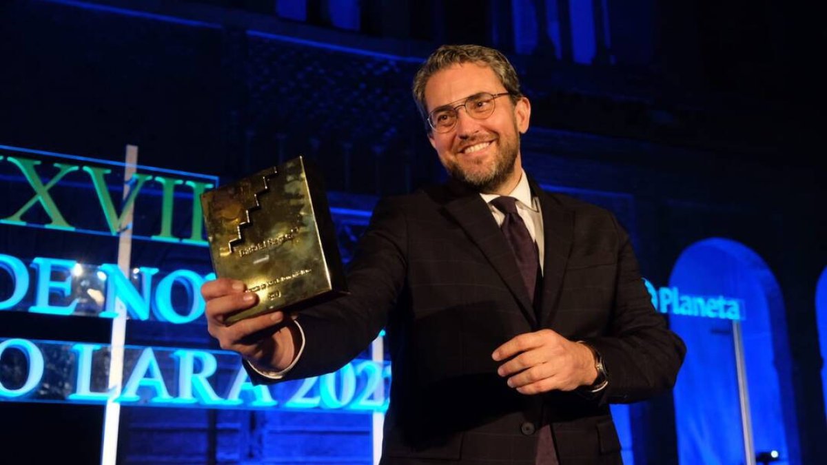 El ganador del Premio Lara de novela, Máximo Huerta.