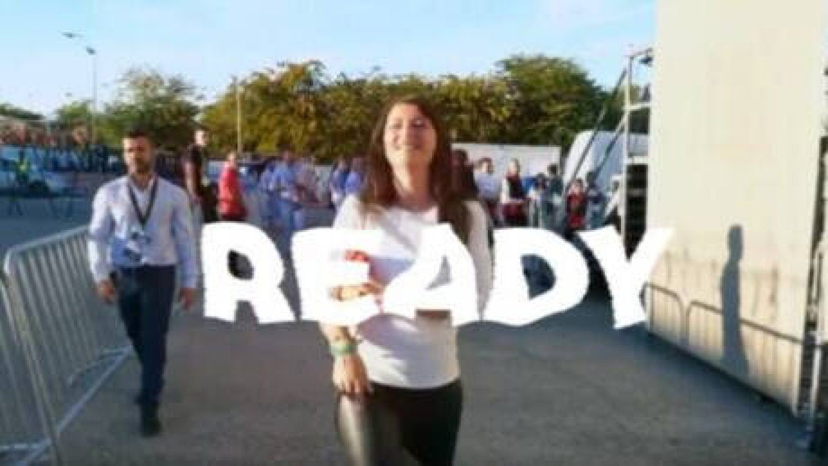 La candidata a la Junta de Andalucía , Macarena Olona, en una imagen del video publicado por sus fans.