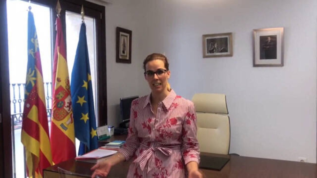 La alcaldesa de Pedralba, Sandra Turégano.