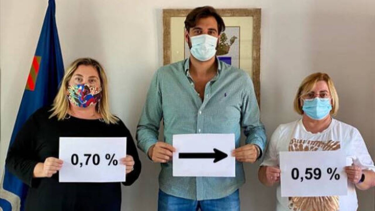 El alcalde de Beniflà, Borja Gironés, junto a concejalas del gobierno municipal