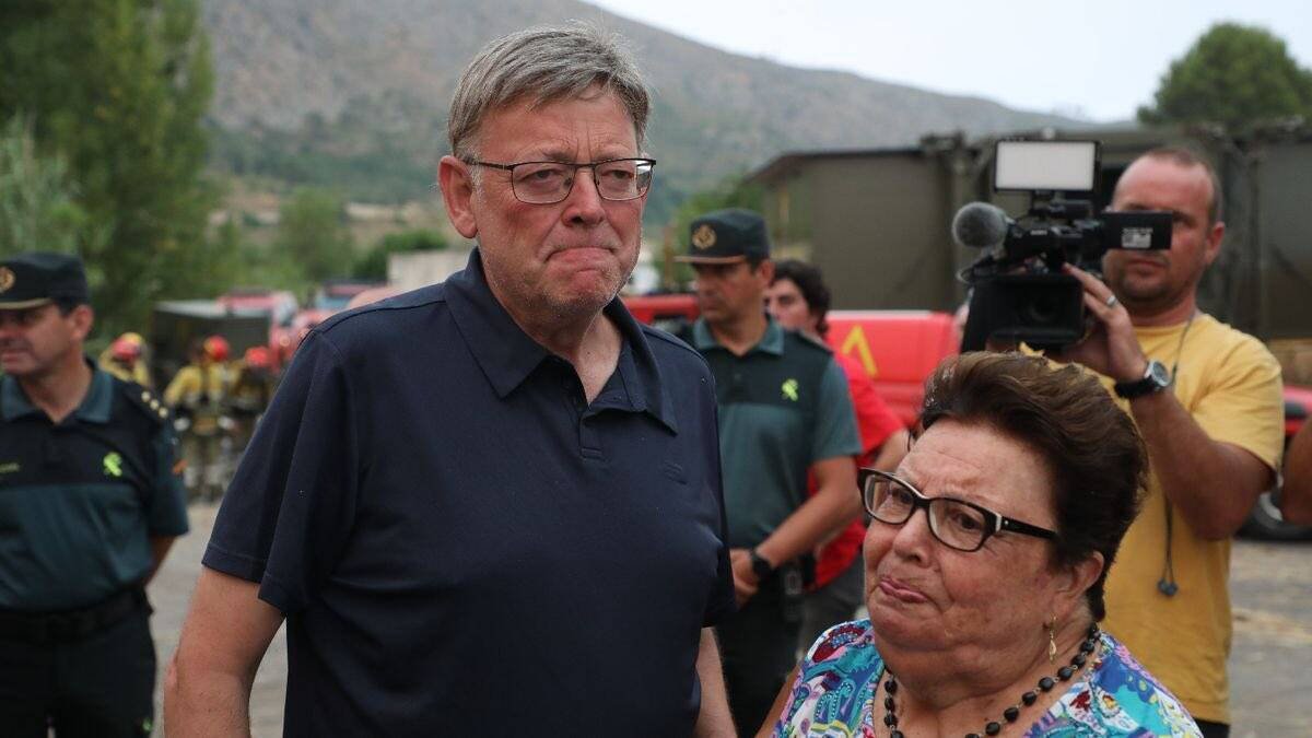 Ximo Puig y la alcaldesa de Vall d'Ebo