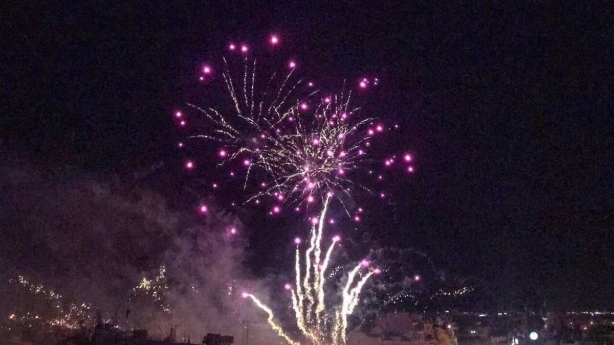 Imagen de archivo de un castillo de fuegos artificiales de Fallas. - AYTO - Archivo