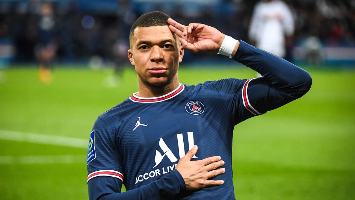 Mbappé celebra un gol con el PSG.