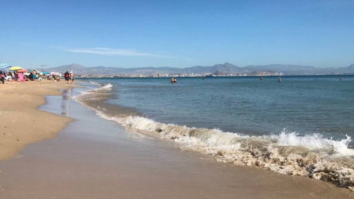 Cierre al baño de la playa del Carabassí por contaminación residual del agua