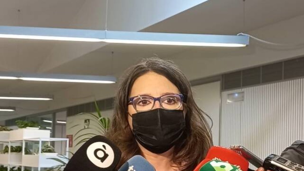 La vicepresidenta de la Genralitat y Consellera de Políticas inclusivas e Igualdad, Mónica Oltra, tras presidir la Comisión Mixta de Atención y Acogida a Personas Refugiadas y Desplazadas