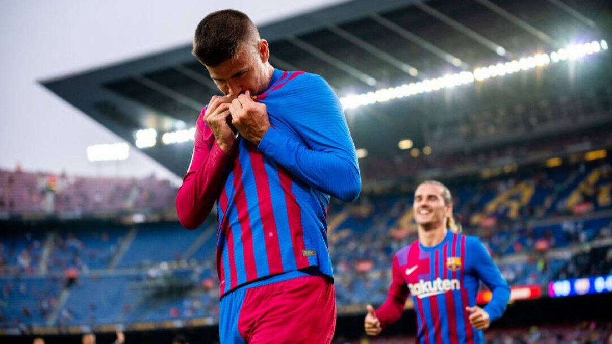 Piqué celebra el primer gol de la temporada con el Barça