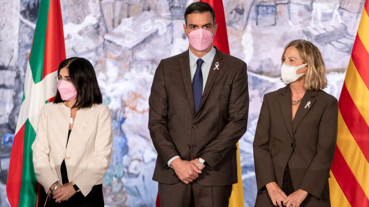 Carolina Darias, Pedro Sánchez y la vicepresidenta de la Fundación Amancio Ortega, Flora Pérez,