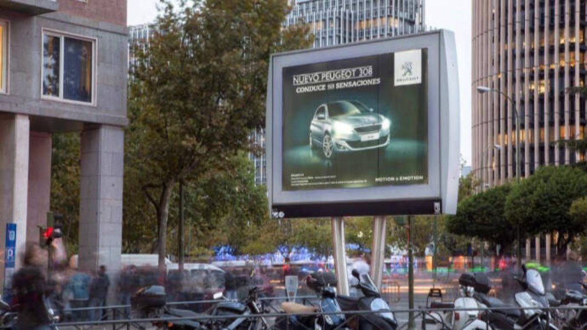 El Congreso se plantea prohibir la publicidad de coches de combustión