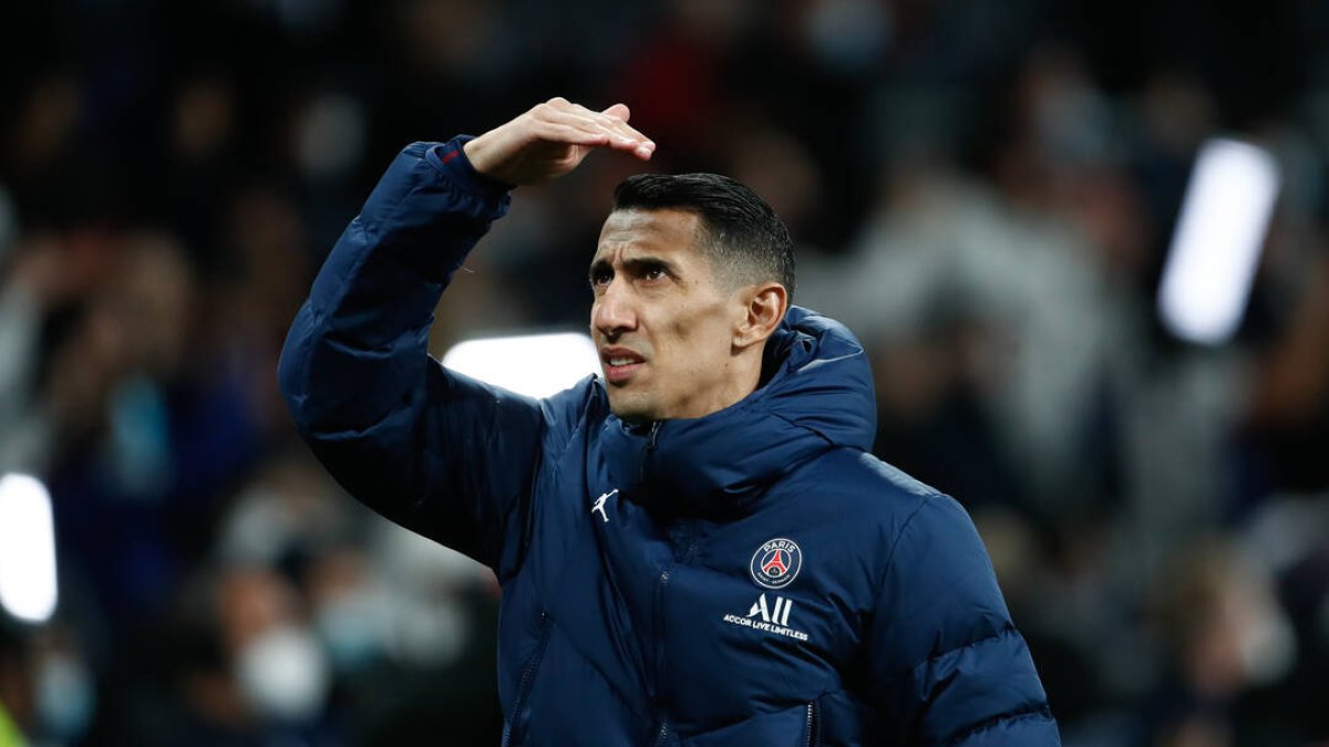 Di María otea la grada al término de un partido con el PSG.