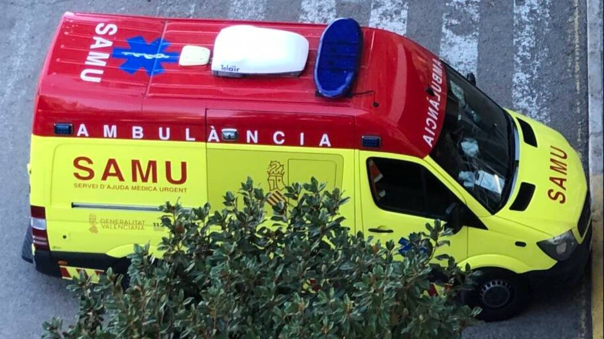Cae una niña de 5 años desde el balcón de su casa al patio de luces