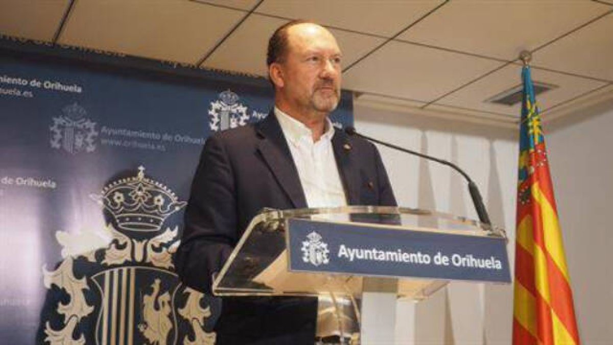 Emilio Bascuñana, alcalde de Orihuela