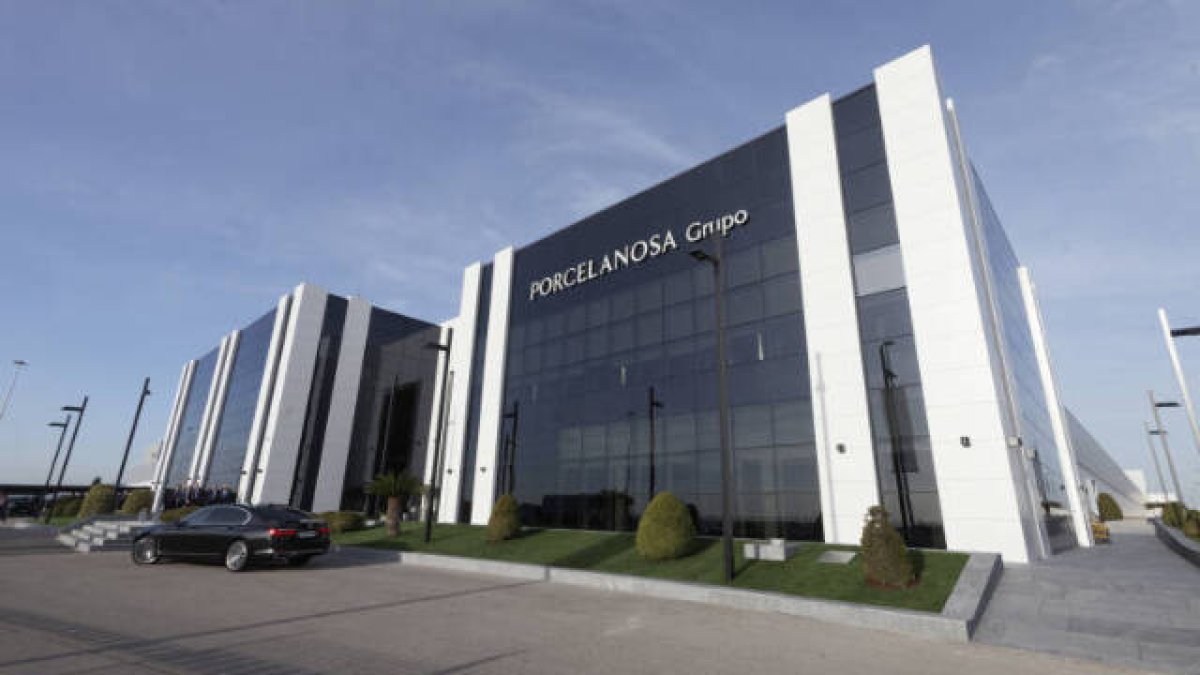 Porcelanosa estalla contra Zelenski y niega negociaciones con Rusia