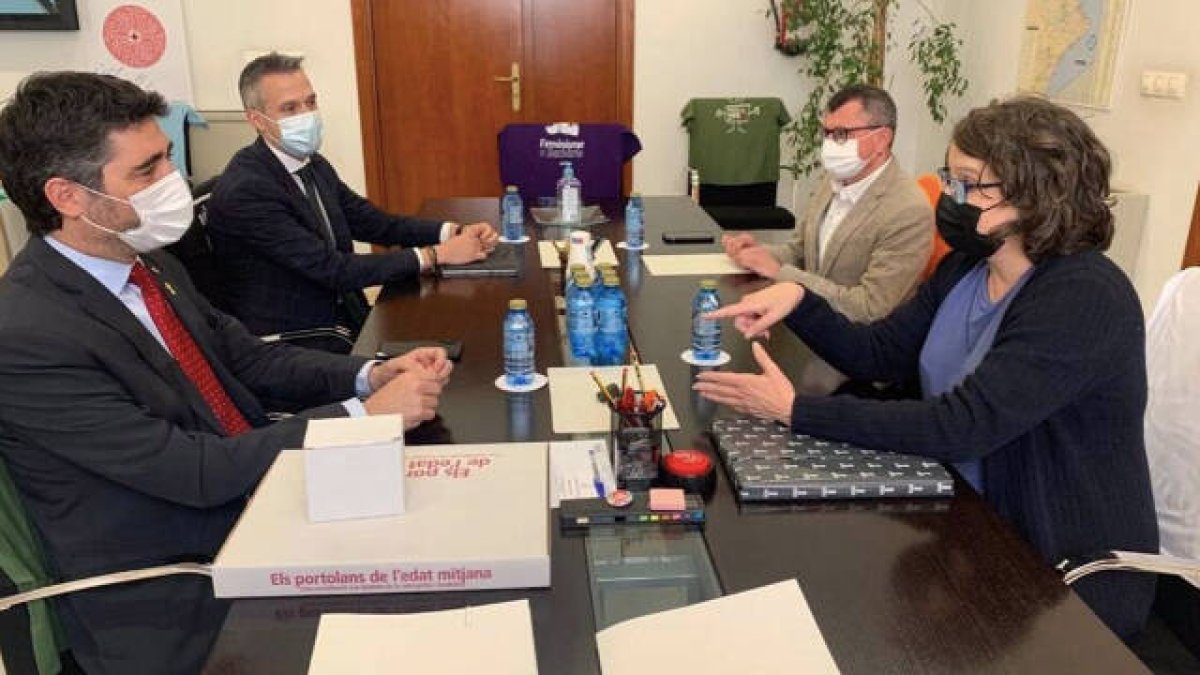 La vicepresidenta y consellera de Igualdad, Mónica Oltra, se reúne con el vicepresidente y conseller de Políticas Digitales y Territorio de la Generalitat de Catalunya, Jordi Puigneró - GVA