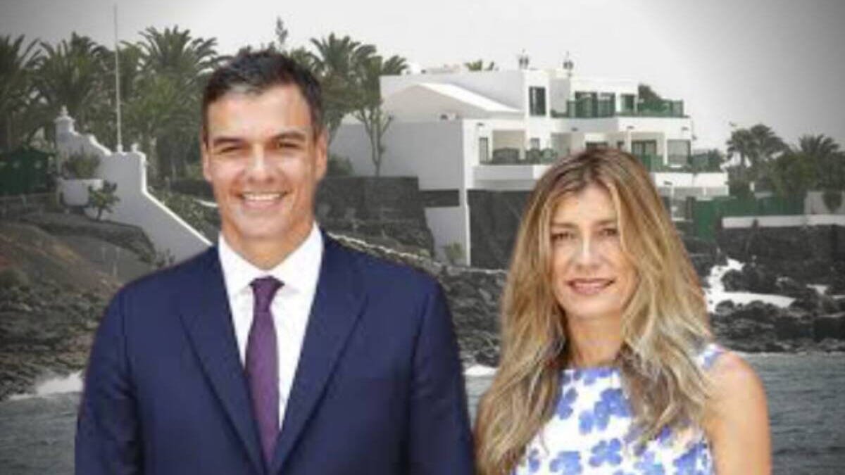 Sánchez y su esposa, en una de sus residencias de verano