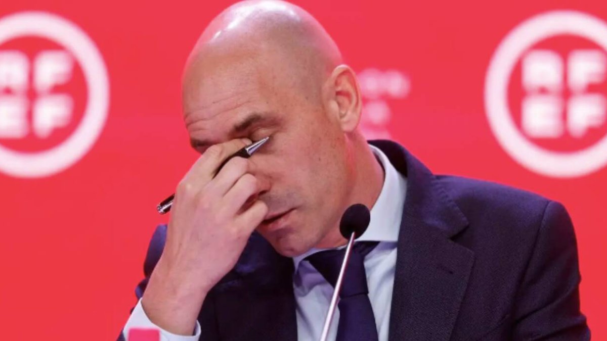 Imagen rueda de prensa de José Luís Rubiales, presidente de la Real Federación Española de Fútbol.