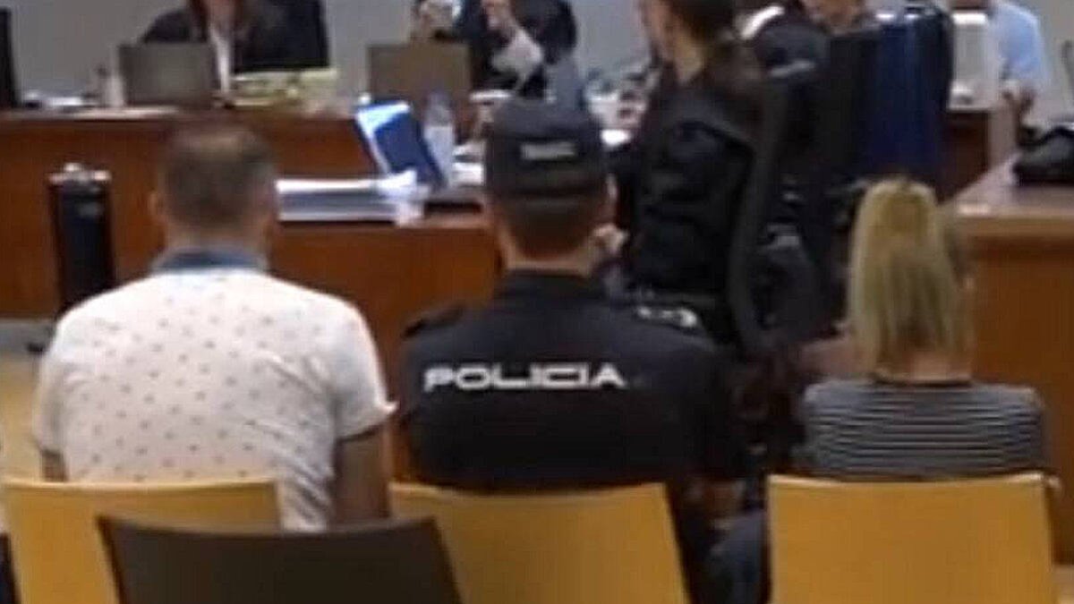 Un jurado exculpa a la madre y condena a su pareja por asesinar a golpes al bebe