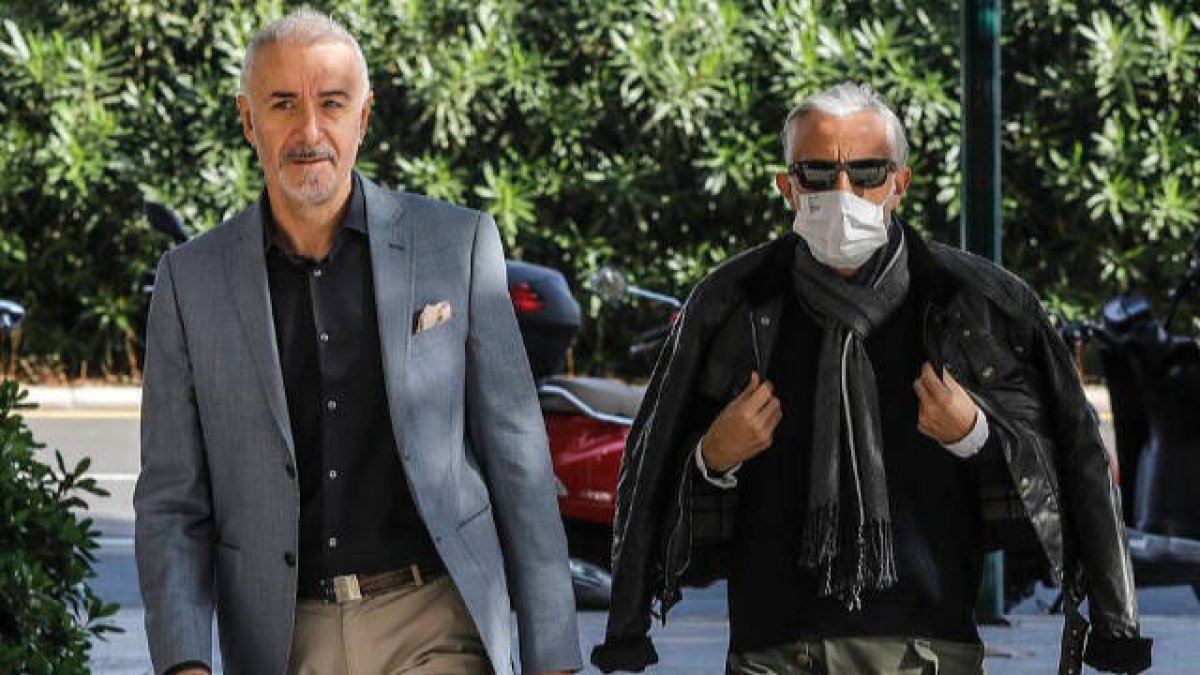 Marcos Benavent (con mascarilla) y su abogado