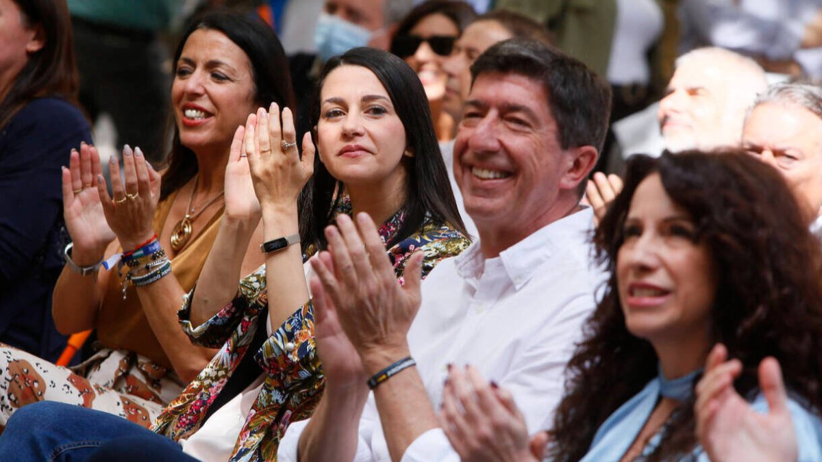 La presidenta de Ciudadanos, Inés Arrimadas, y el coordinador autonómico de Cs y candidato a la Presidencia de la Junta, Juan Marín, en la presentación de los candidatos del partido en las ocho provincias andaluzas a las elecciones autonómicas .