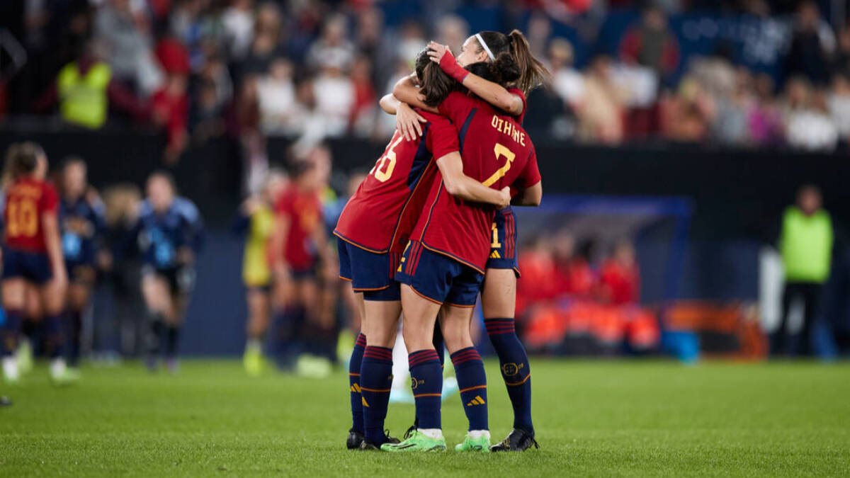 Varias jugadoras de la selección celebran la victoria ante Estados Unidos.
