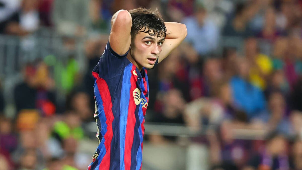 Pedri se lamenta de una ocasión fallada ante el Inter de Milán.