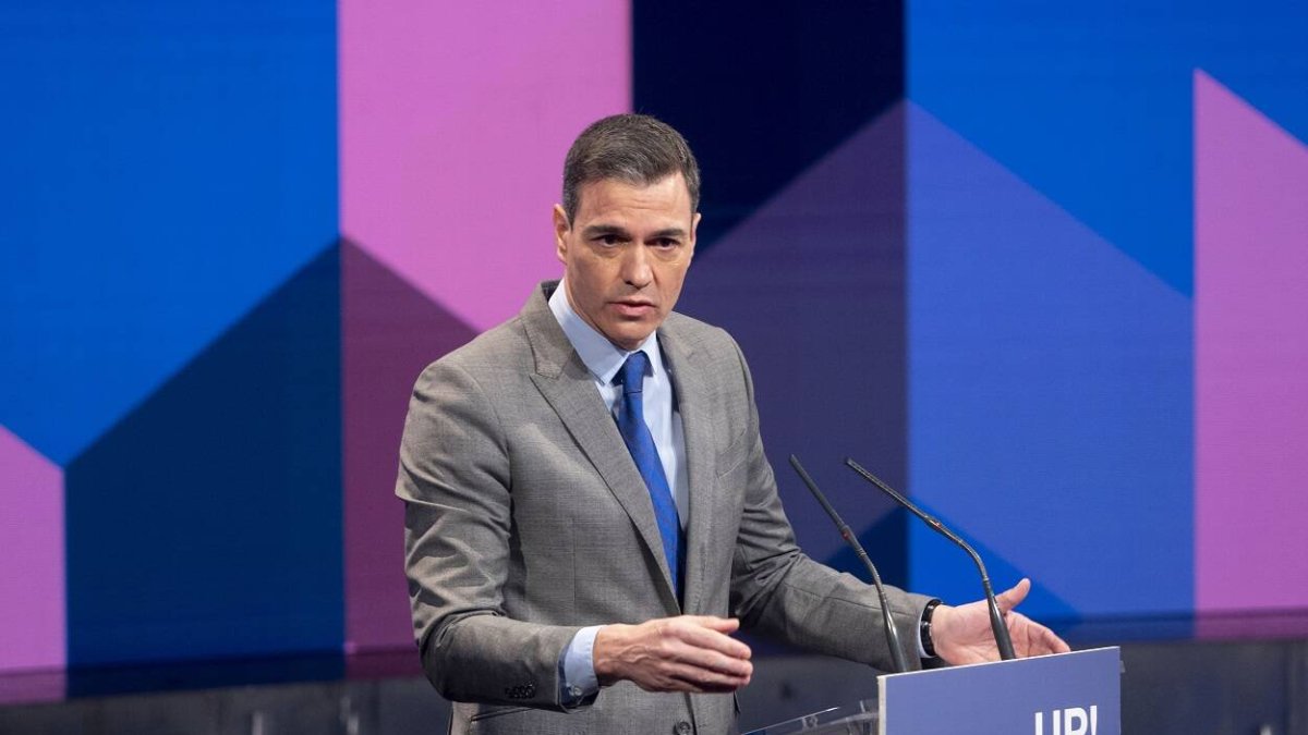 Sánchez se parapeta con las cifras del paro