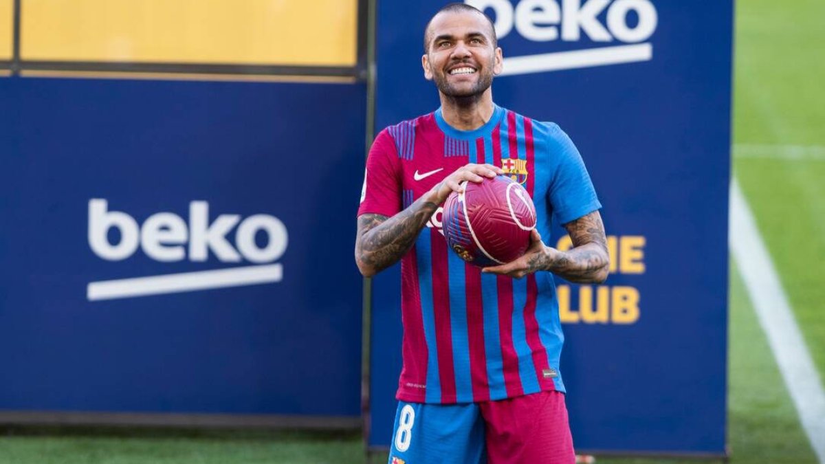 Dani Alves, durante su presentación con el Barcelona