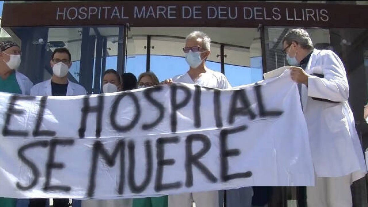 Imagen de archivo de una de las protestas de los facultativos en la puerta del Hospital