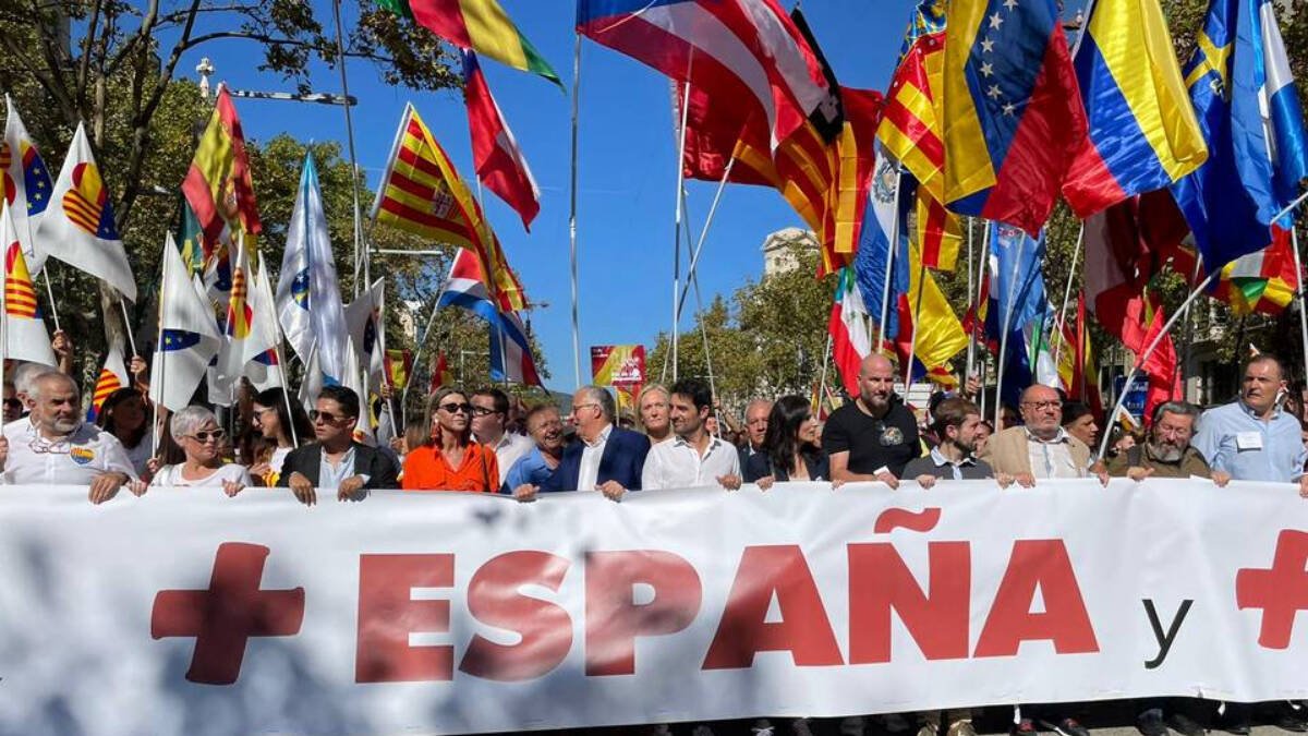 Manifestación en Barcelona por el Día de la Hispanidad