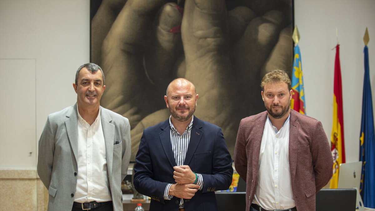 El president Gaspar al costat del director de La Vuelta, Javier Guillén, i el diputat d'Esports, Andrés Campos - DIPUTACIÓ DE VALÈNCIA