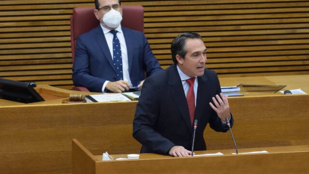 El portavoz de Hacienda del Grupo Popular en Les Corts, Rubén Ibáñez.