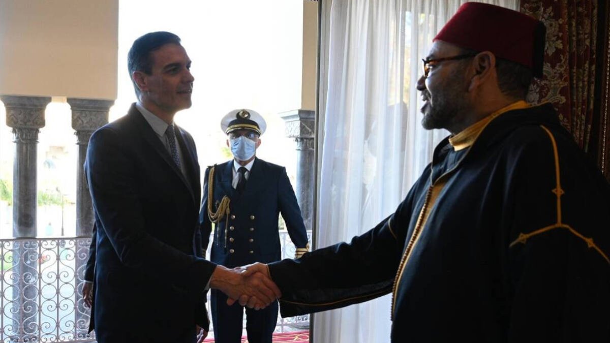 El presidente del Gobierno, Pedro Sánchez, durante su reunión con el Rey Mohamed VI en Rabat.