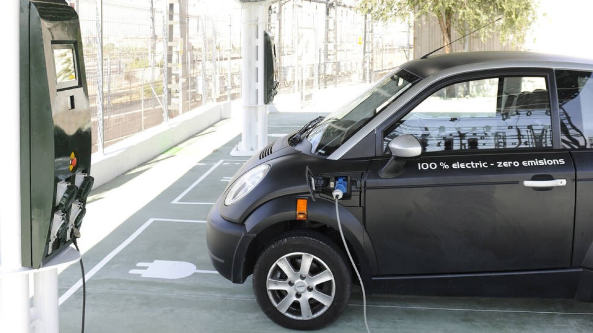 Adif abre sus estaciones a la recarga rápida de vehículos eléctricos