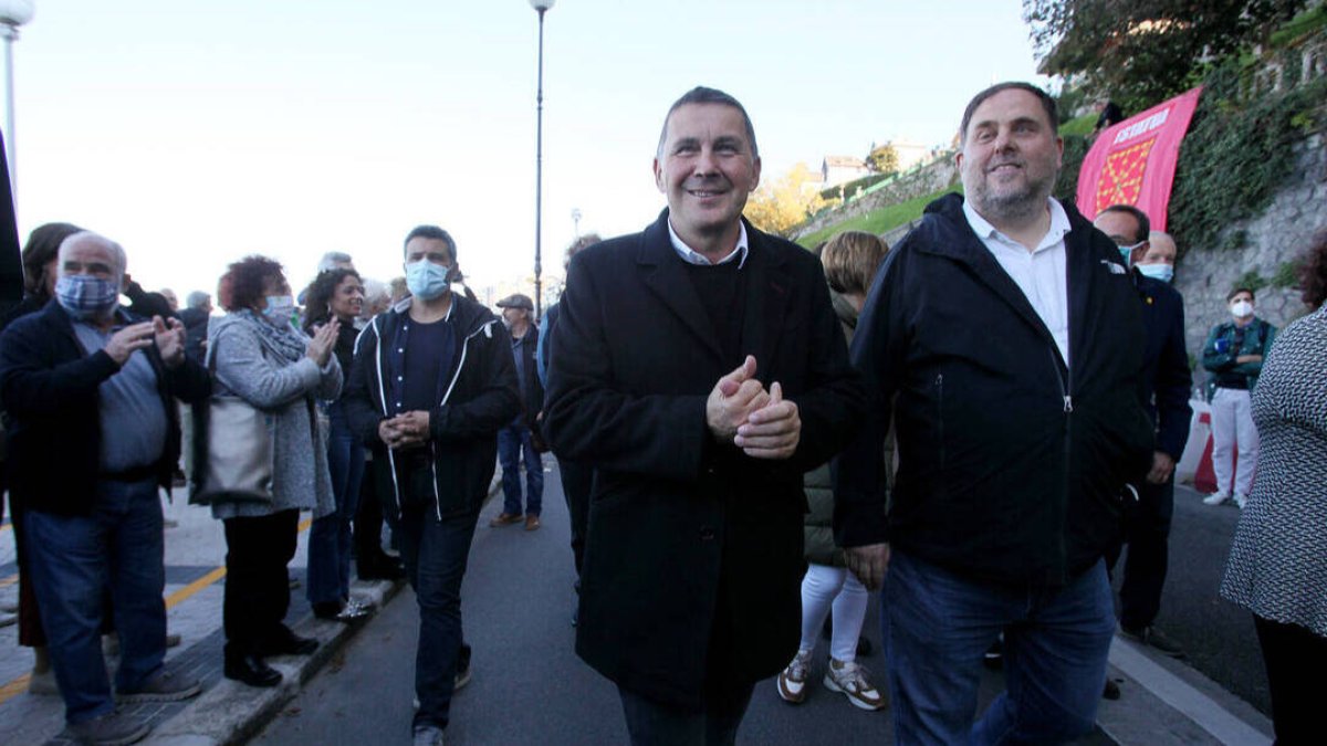 Arnaldo Otegi y Oriol Junqueras en la manifestación a favor de los presos de ETA