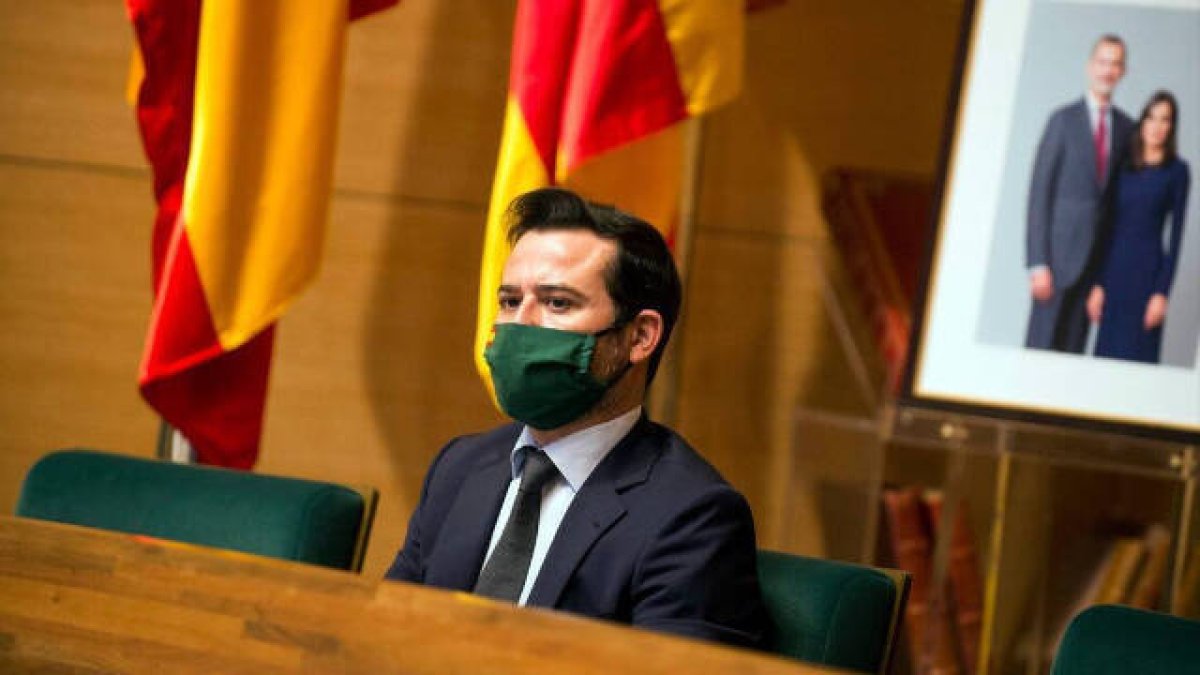 El diputado de Vox, Joaquín Alés, en la sesión plenaria de la Diputación de Valencia.