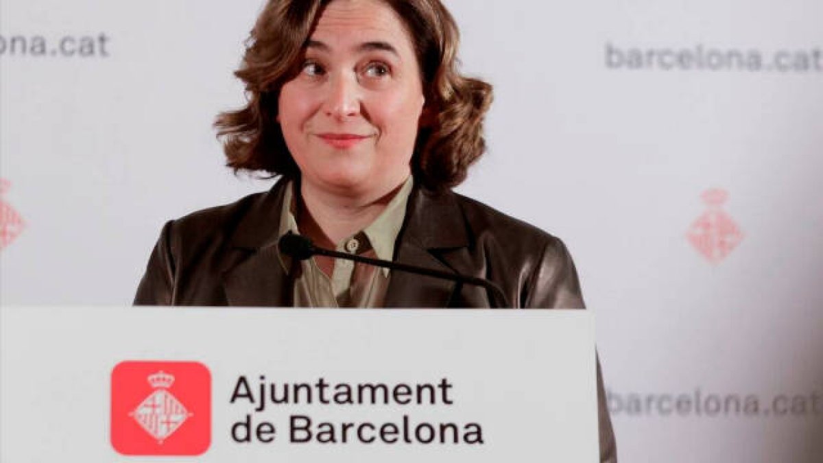 Concejales y asesores de colau trufan las oposiciones del ayuntamiento