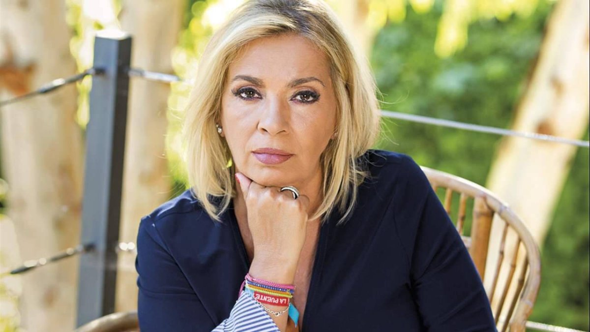 Lo que le faltaba a Carmen Borrego, que suspendieran los modelitos de toda su familia.