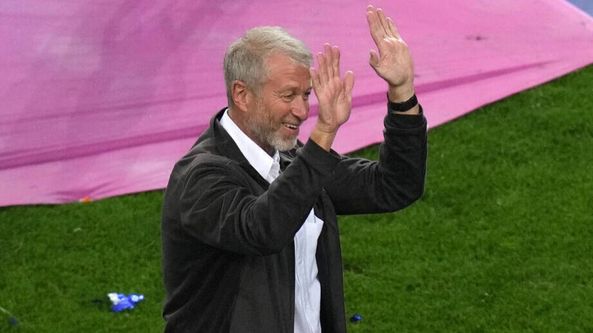Roman Abramovich deja la administración del Chelsea