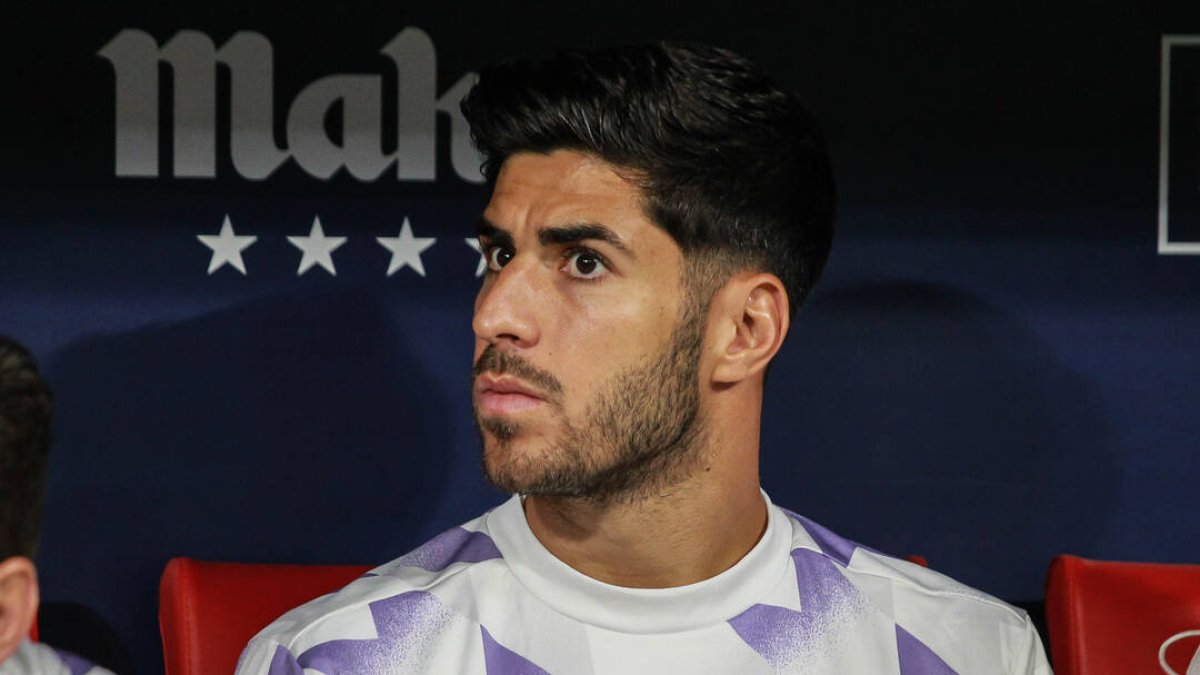 Marco Asensio en el banquillo.
