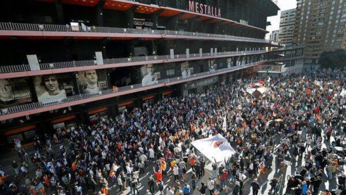 FOTO: JUAN CARLOS CÁRDENAS EFE - Protestas en Mestalla
