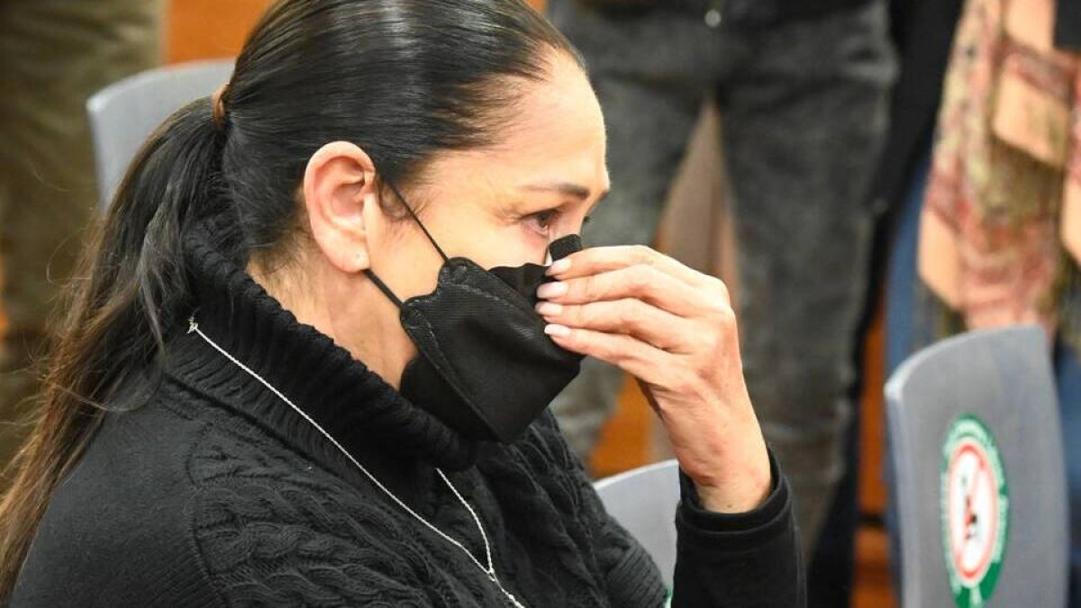 La cantante Isabel Pantoja se derrumba justo antes de empezar el juicio en Málaga.