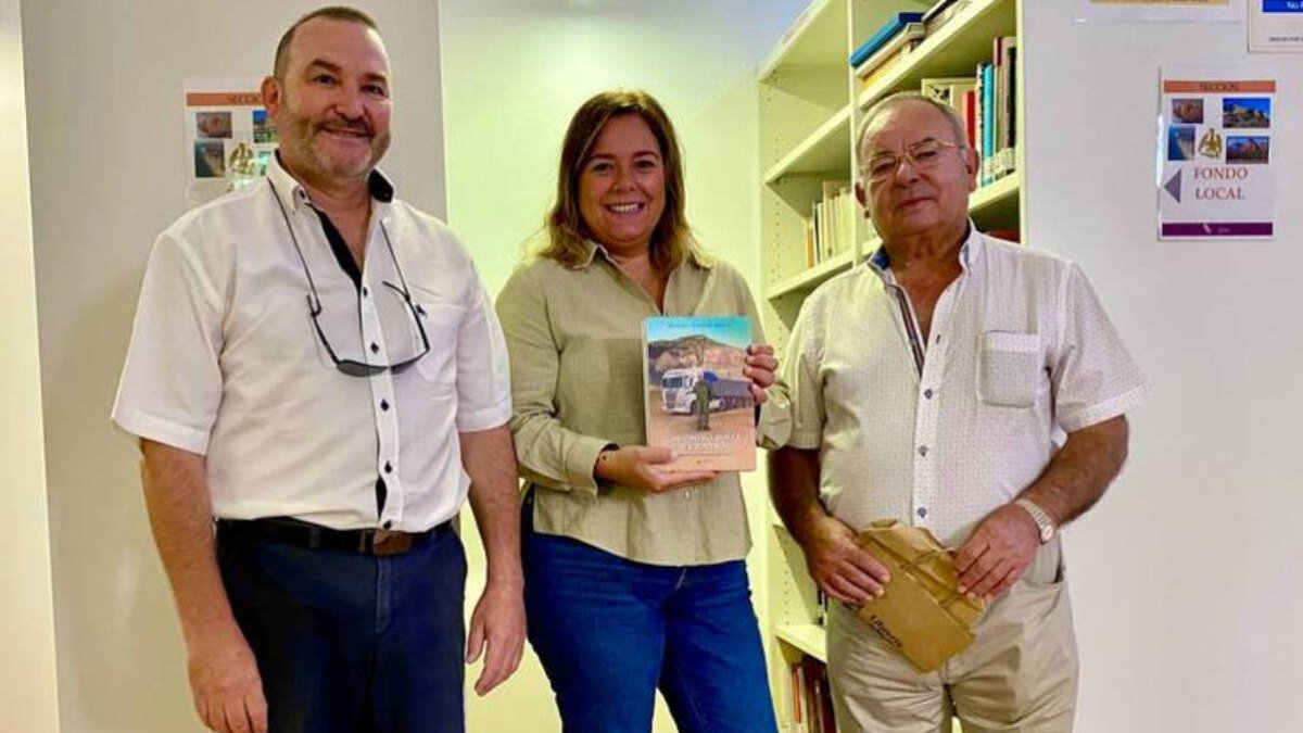 El poeta oriolano Manuel Sabater publica su obra poética completa