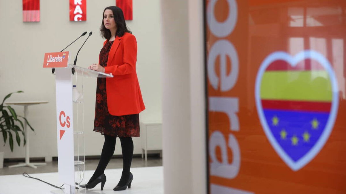 La líder de Cs, Inés Arrimadas, comparece tras una reunión del Ejecutivo de Ciudadanos.