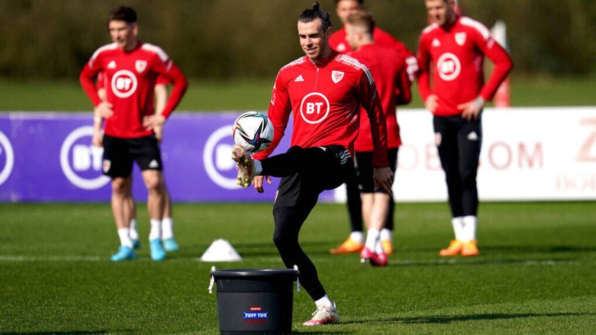 Gareth Bale, entrenando ayer con la selección de Gales.