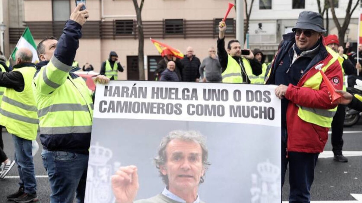 Manifestación por el sector del transporte frente al Ministerio.